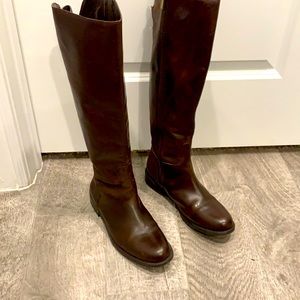 Ladies Vince Camuto boots size 8